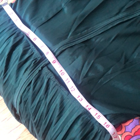 Green satin dress - Picture 10 of 11